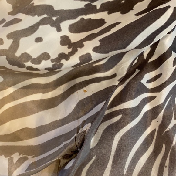 100% Silk - Picture 3 of 3